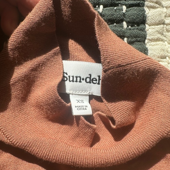 SOLD Aritzia Sundeh Crop Tie Top Turtleneck XS - Picture 2 of 4